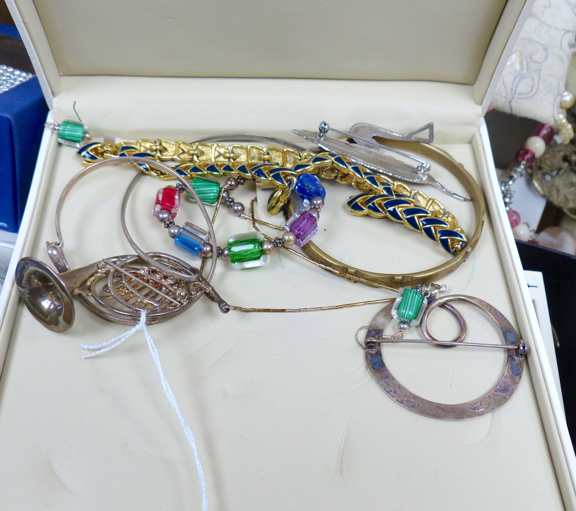 Sundry costume jewellery and semi-precious jewellery